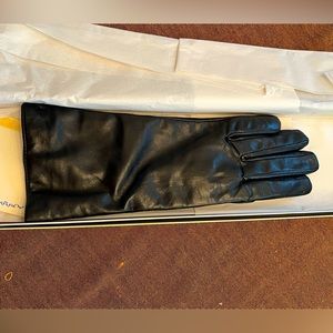 Women’s black Leather Gloves